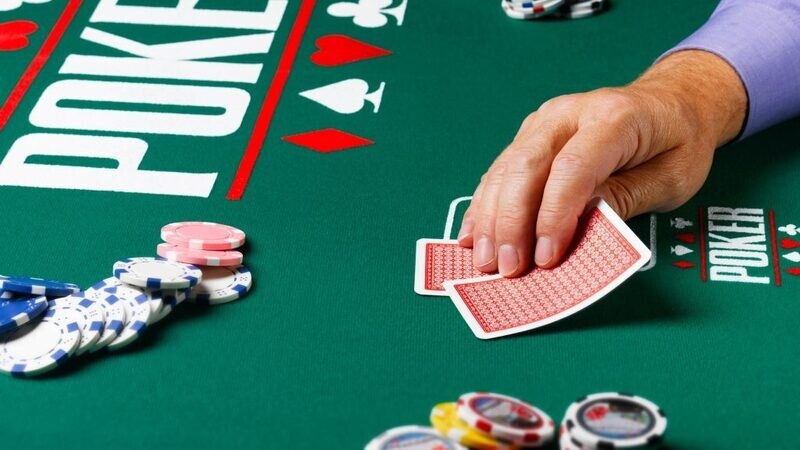 Nắm vững luật chơi bài Poker là điều bắt buộc