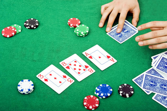 Hiểu luật chơi bài Poker để xây dựng chiến thuật